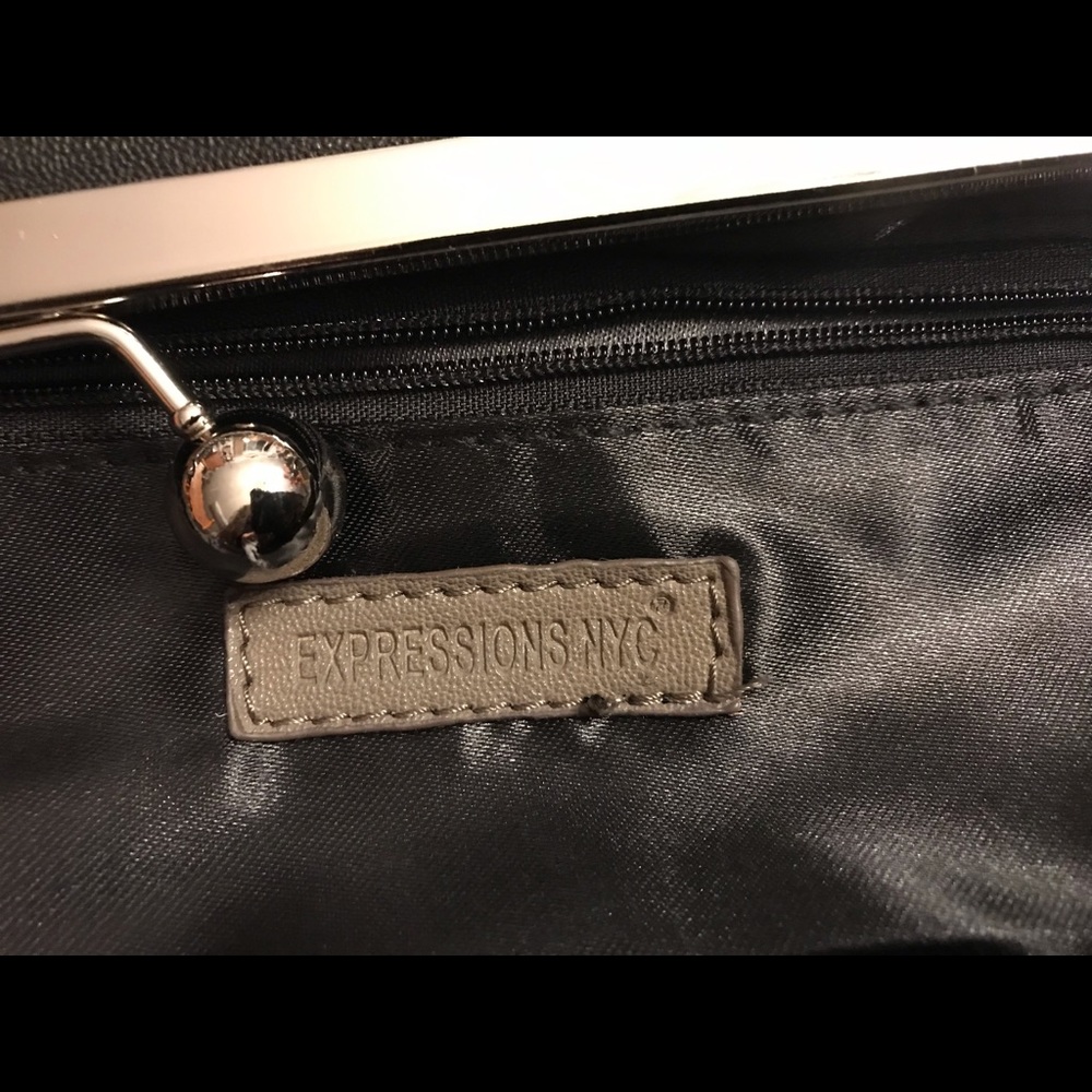 Nice & Stylish Roomy Silver Chain Leaf Accented Bag! - Picture 11 of 14